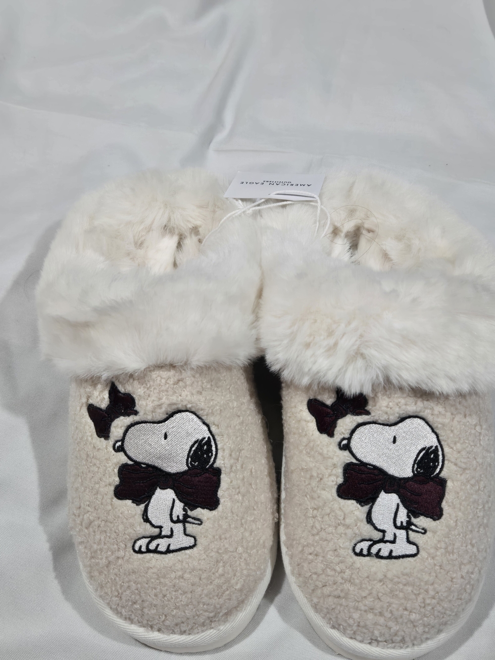 American Eagle Outfitters Cream Plush Snoopy Cuff Slippers